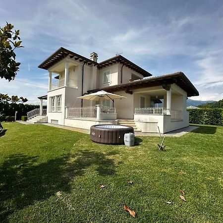 Villa Oriella - Piscina Idromassaggio E Relax -Versilia Camaiore Exterior foto