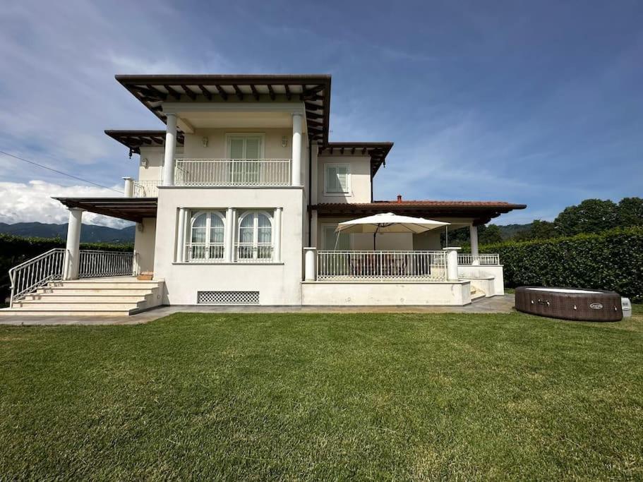 Villa Oriella - Piscina Idromassaggio E Relax -Versilia Camaiore Exterior foto