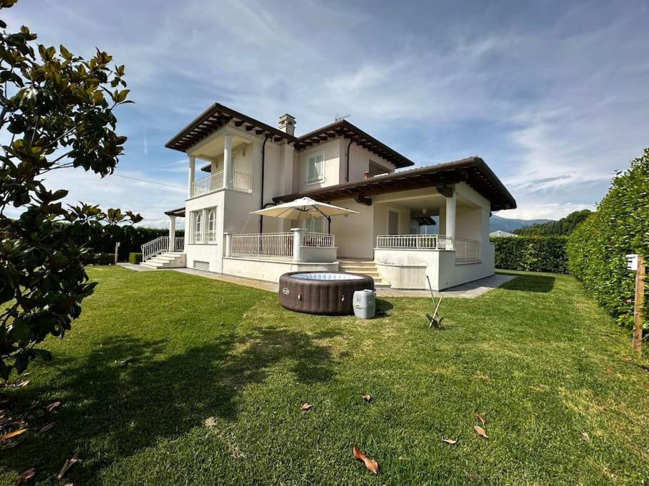 Villa Oriella - Piscina Idromassaggio E Relax -Versilia Camaiore Exterior foto