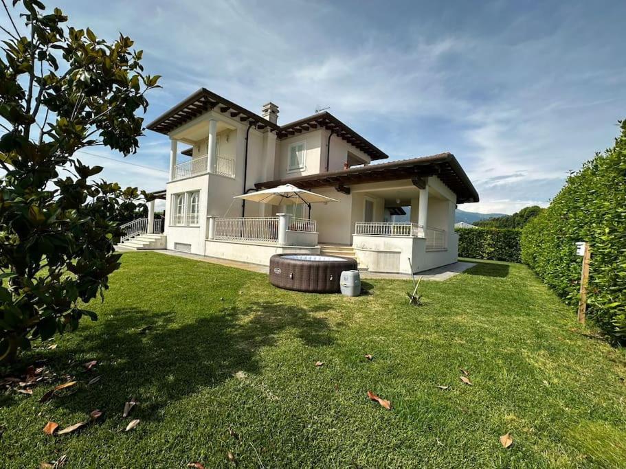 Villa Oriella - Piscina Idromassaggio E Relax -Versilia Camaiore Exterior foto