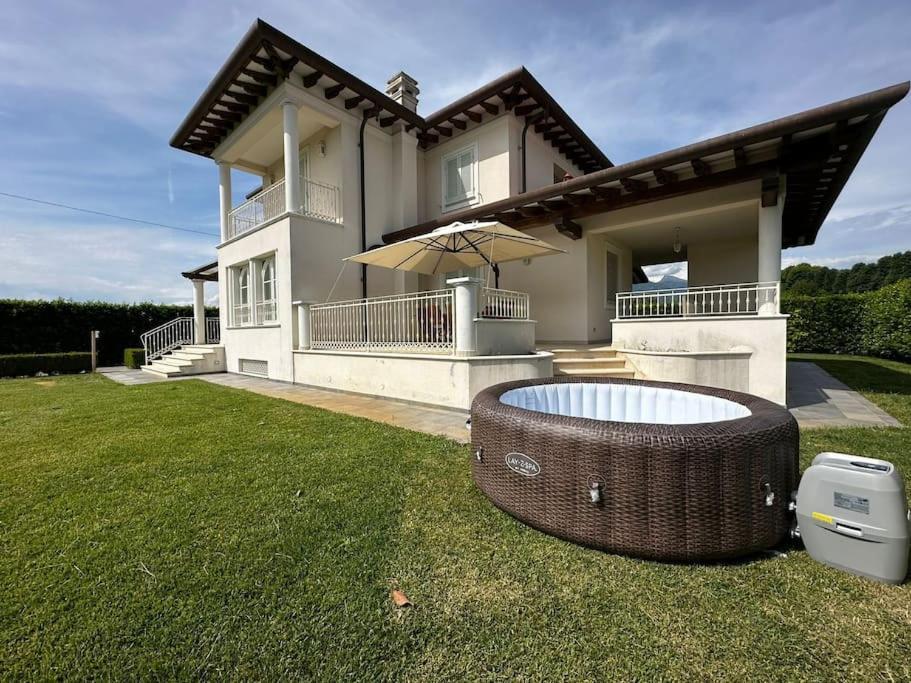 Villa Oriella - Piscina Idromassaggio E Relax -Versilia Camaiore Exterior foto